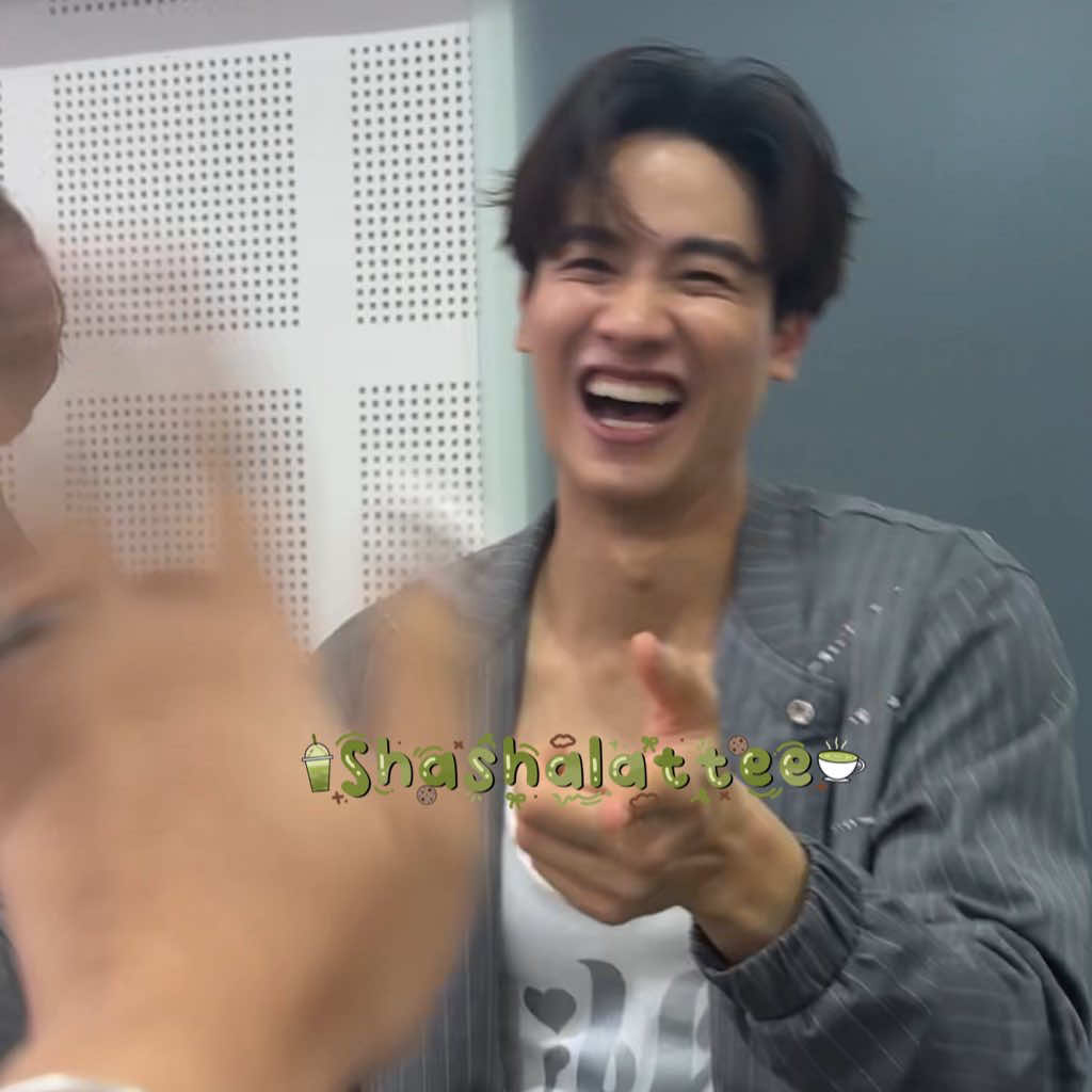 Yawlah yh ok lah P Tee @TAYTAWAN , lov u @Newwiee  #taytawan #newthitipoom #pebacaconcert #taynew #thaienthu 