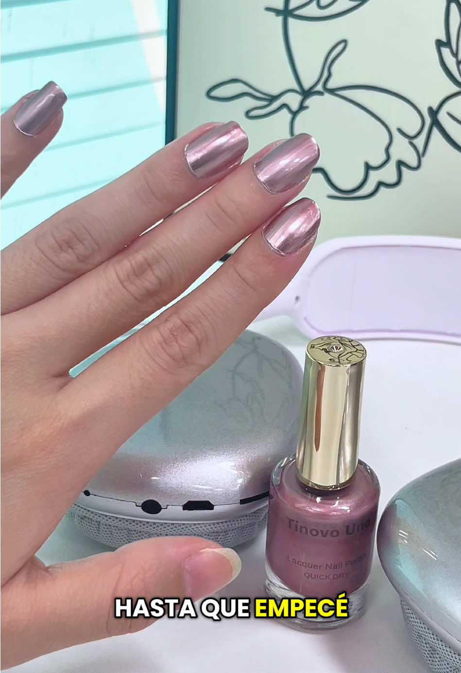 No es necesario iluminar la luz, esmalte de uñas naturalmente secado al aire después de unos segundos🥰 ¡Querido! Hay un enlace en el carrito de compras amarillo en la esquina inferior izquierda. #nail #nailpolish #goldnails #nailglow #nailglowplus      