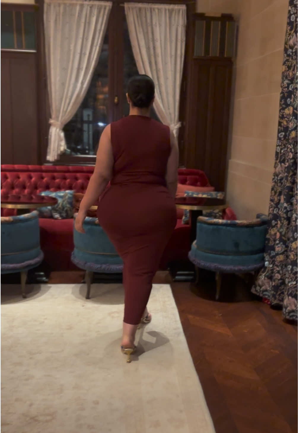 Luxe discret, goûts exquis, ambiance parfaite#parisvibes #femmefatale #luxury 