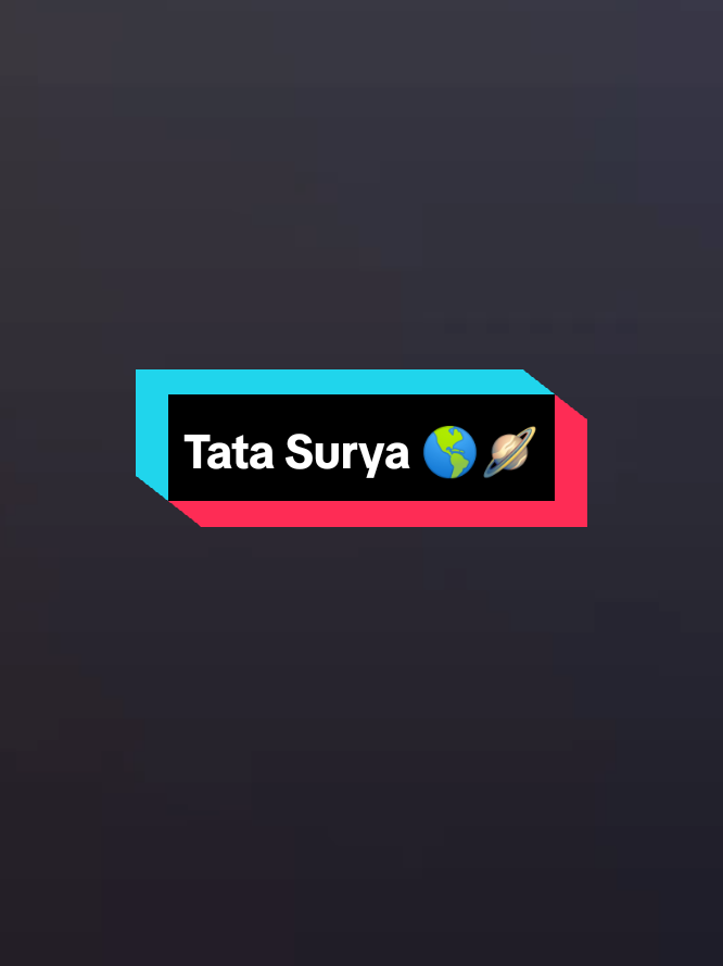 Matahari dan Tata Surya bukan diam di satu tempat. 🤔 🌌 Konsep ilmiah: Matahari dan Tata Surya Mengorbit Bima Sakti 1. Tata Surya Ada di Dalam Bima Sakti Matahari dan semua planet berada di dalam galaksi Bima Sakti. Bima Sakti sendiri adalah galaksi berbentuk spiral dengan diameter sekitar 100.000 tahun cahaya dan memiliki ratusan miliar bintang. 2. Gaya Gravitasi Galaksi Matahari “dibawa” mengelilingi pusat Bima Sakti bukan karena ia menarik tata surya ke pusat galaksi, melainkan karena seluruh massa Bima Sakti (bintang-bintang, gas, debu, dan materi gelap) menciptakan gravitasi pusat. Gravitasi inilah yang membuat Matahari (dan miliaran bintang lainnya) mengorbit pusat galaksi. 3. Orbit Matahari Matahari berjarak sekitar 26.000 tahun cahaya dari pusat Bima Sakti. Matahari bergerak dengan kecepatan sekitar 828.000 km/jam (sekitar 230 km/detik) terhadap pusat galaksi. Sekali mengorbit pusat galaksi, Matahari memerlukan waktu sekitar 225–250 juta tahun — disebut “1 tahun galaktik”. 4. Membawa Planet-planet Planet-planet, asteroid, komet, dsb. terikat oleh gravitasi Matahari. Jadi ketika Matahari bergerak mengelilingi Bima Sakti, seluruh tata surya ikut bergerak bersamanya. Analogi gampangnya seperti: Matahari = pusat sistem tata surya Planet-planet = penumpang yang terikat dengan gravitasi Matahari Semua bergerak bersama mengikuti lintasan orbit Matahari di galaksi 5. Gerakan 3D yang Kompleks Orbit Matahari bukan garis lingkaran sempurna. Ada osilasi naik-turun relatif terhadap bidang galaksi (seperti gelombang) setiap ~30 juta tahun. Jadi tata surya “melayang” naik-turun sedikit sambil berputar mengelilingi pusat galaksi. 📝 Ringkasan Ilmiah Tata Surya tidak “ditarik” langsung ke pusat Bima Sakti, tapi berada dalam orbit stabil karena gravitasi gabungan galaksi. Matahari adalah “lokomotif” tata surya: gravitasi Matahari mengikat planet-planet, sehingga semua ikut bergerak mengelilingi galaksi bersama. Kecepatan orbit: ~230 km/detik Waktu satu putaran: ~225–250 juta tahun.  #tatasurya #solarsistem #Astronomy #fyppp #fyppppppppppppppppppppppp 