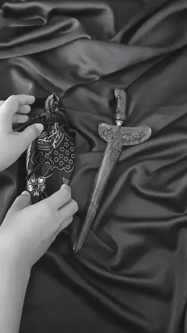 DIMAHARKAN KERIS SEMAR KUNCUNG PAMOR KEREJEKIAN NGULIT SEMONGKO SEPUH Keris Semar adalah pusaka yg diyakini memiliki tuah dan angsar pengasihan. selain dapat menaklukkan lawan jenis juga dapat menaklukkan lawan bisnis #semar #semarmesem #semarkuncung 