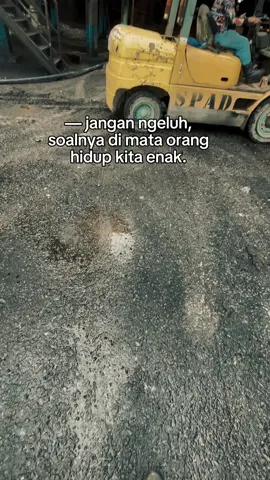Santai saja lh kawan #pabrikkelapasawit #helemkuning #fypシ゚ #fypシ゚viral🖤tiktok #kerjakilang 