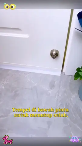 SJ22 Celah di bawah pintu kami terlalu lebar – memungkinkan angin dan serangga masuk, serta tidak menghalangi suara. Coba gunakan #door-bottom-seal-strip ini – sangat praktis dan menjadi favorit di rumah