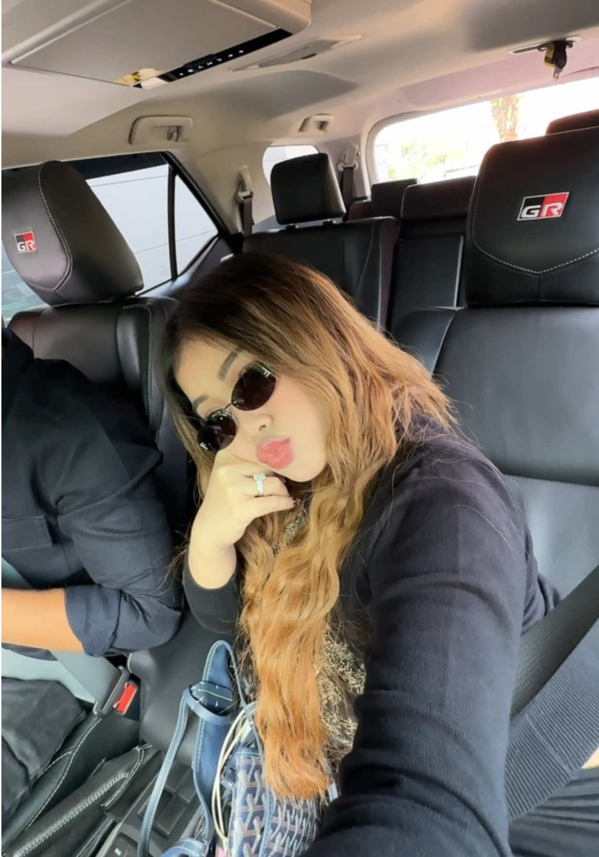 • kok ak kl manggil “suami” masih malu dan kek canggung gt yah wkwkwk🙏🏻🤭