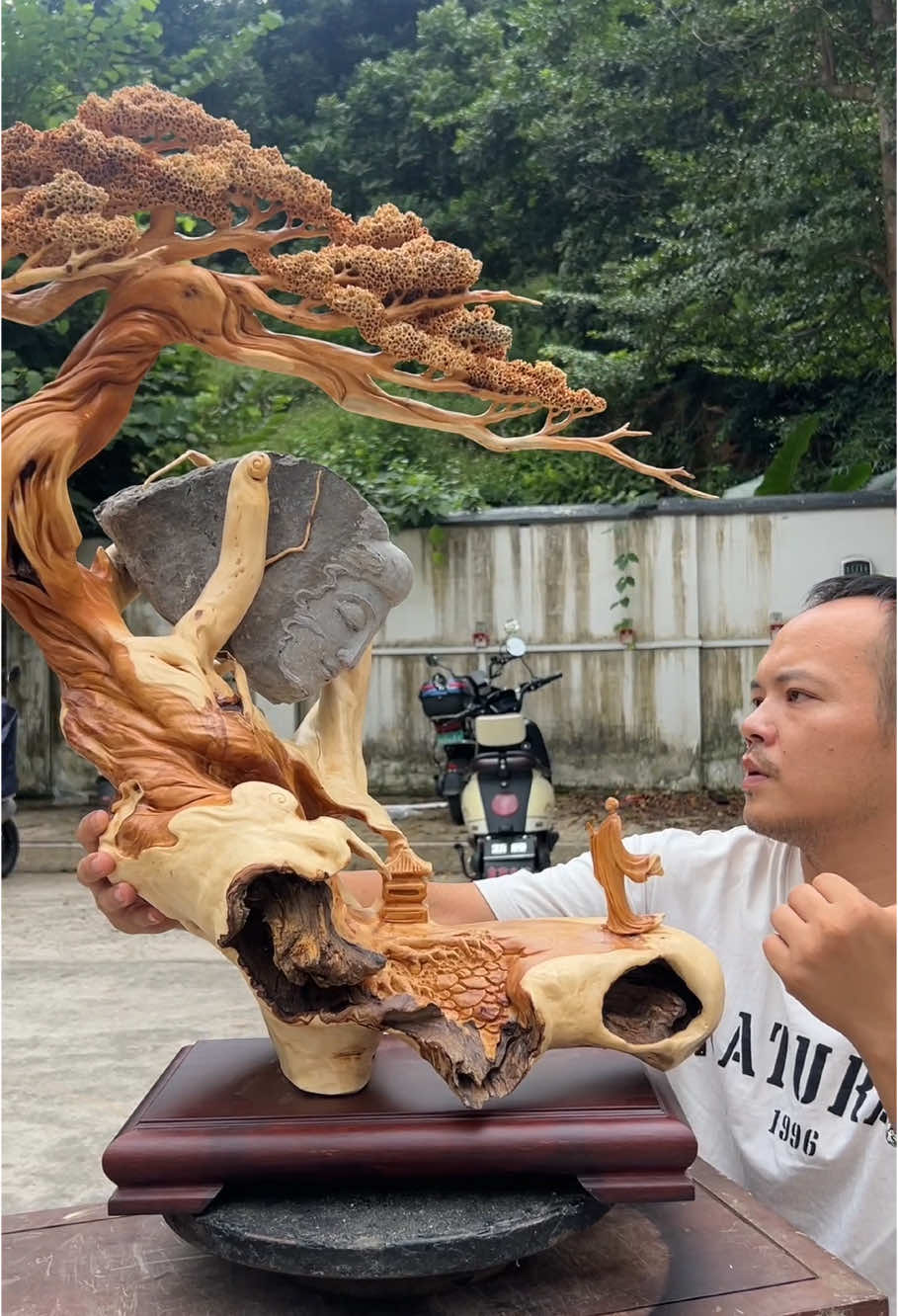 一路向陽待花期！ #根雕藝術品