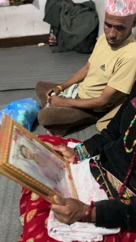 दशै आउन लागिसक्यो । पटक पटक छोराको फोटो हेरेर आमा बुवा भा*बुक बन्छन् । जेन-जी आन्दो*ल