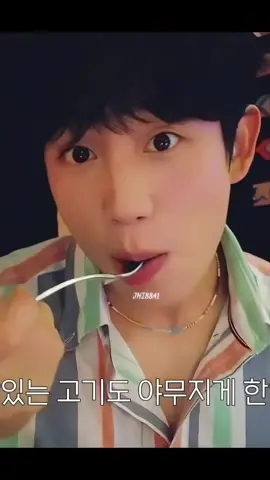 Haein: tiệc tùng gì cứ phải ấm bụng đã🤣🥰 Kí nết ăn t cũng mê là sao😂 #junghaein #정해인 #tommyhillfiger 