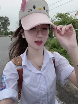 Tí thì bay nơ của mũ