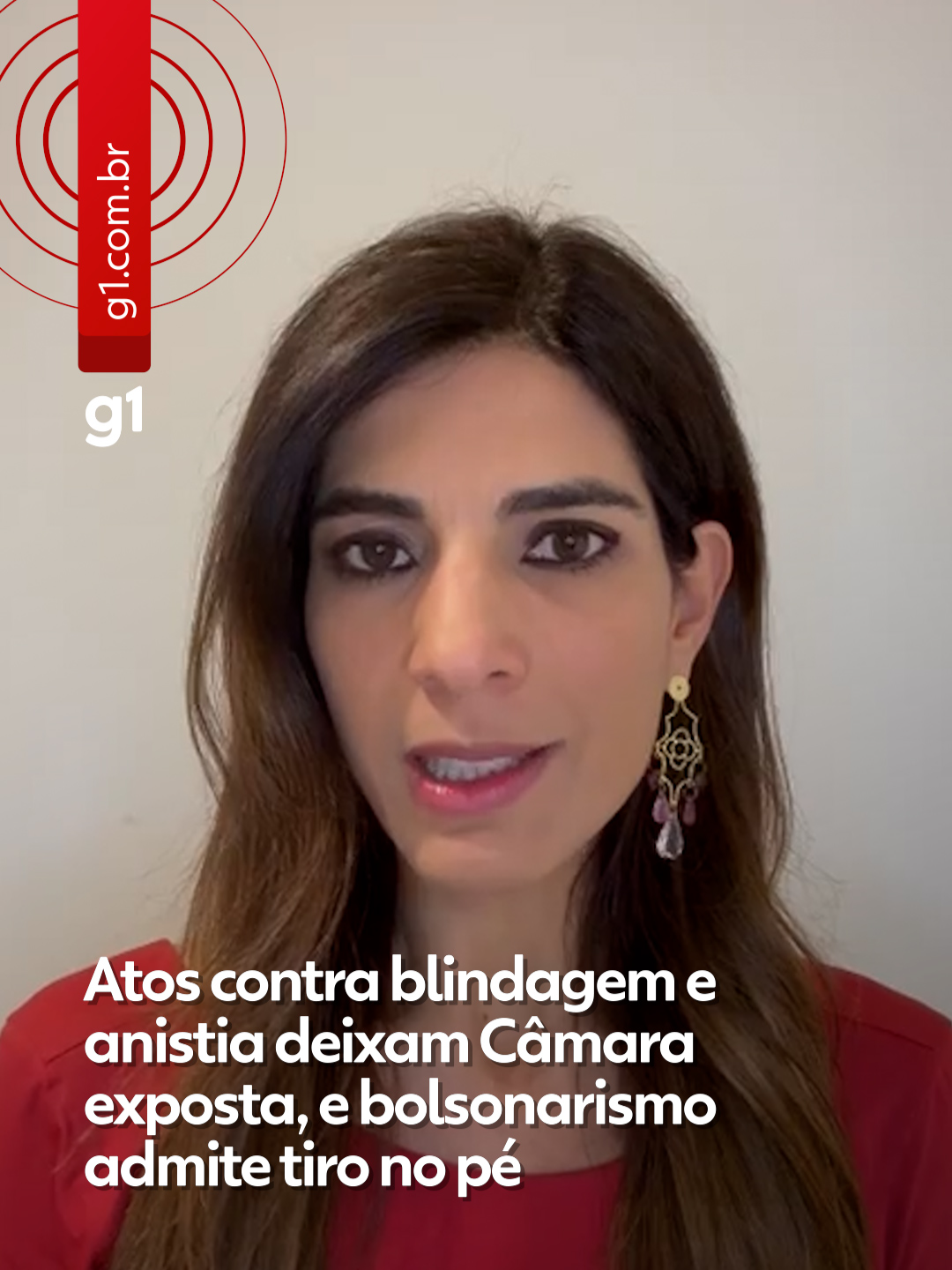 Blog da Andréia Sadi - As manifestações de domingo contra a Proposta de Emenda à Constituição (PEC) que blinda parlamentares de processos e a anistia deixaram a Câmara dos Deputados exposta. Os atos, que aconteceram em todas a capitais, foram uma resposta à aprovação da PEC da Blindagem e da urgência do projeto de lei da anistia. Essas votações, por sua vez, foram pautadas pelo presidente da Câmara, Hugo Motta (Republicanos-PB) para cumprir um acordo firmado com os bolsonaristas e com o centrão que, em agosto, fizeram um motim e tomaram as mesas diretoras da Câmara e do Senado em protesto contra a prisão do ex-presidente Jair Bolsonaro (PL) - acordo esse alinhavado por Arthur Lira (PP-AL), expoente do Centrão, ex-presidente da Câmara e fiador do mandato de Motta no comando da Casa. O Centrão quer aprovada a PEC da Blindagem para tentar barrar as investigações contra parlamentares, principalmente as relacionadas a emendas. Há mais de 80 deles na mira de apurações que tramitam no Supremo Tribunal Federal (STF). Os bolsonaristas, por sua vez, querem anistiar Bolsonaro. Os grupos, então, resolveram juntar forças e, na semana passada, conseguiram pautar tanto a PEC quanto a urgência para a anistia — o que permite que o tema vá direto à votação no Plenário, sem passar pelas comissões. A repercussão negativa das aprovações, entretanto, tirou qualquer chance de a PEC da Blindagem ser aprovada pelo Senado — pelo menos por ora. Mesmo senadores que, em reservado, diziam não saber como se posicionariam agora dão como certo que votarão contra. Além disso, mostrou que a ideia de atrelar a tramitação da anistia à blindagem foi, nas palavras de um aliado de Bolsonaro, um tiro no pé. Isso porque não só os dois projetos correm, agora, risco maior de serem enterrado — no caso da PEC — e enfraquecido — no caso da anistia —, mas também porque deixou de herança o desgaste de tentar aprovar duas medidas amplamente impopulares, além do carimbo de que a direita patrocinou o movimento de blindagem a parlamentares. Veja mais clicando em 'leia o artigo' #g1 #g1política #blogdasadi #pecdablindagem #pldaanisita #tiktoknotícias