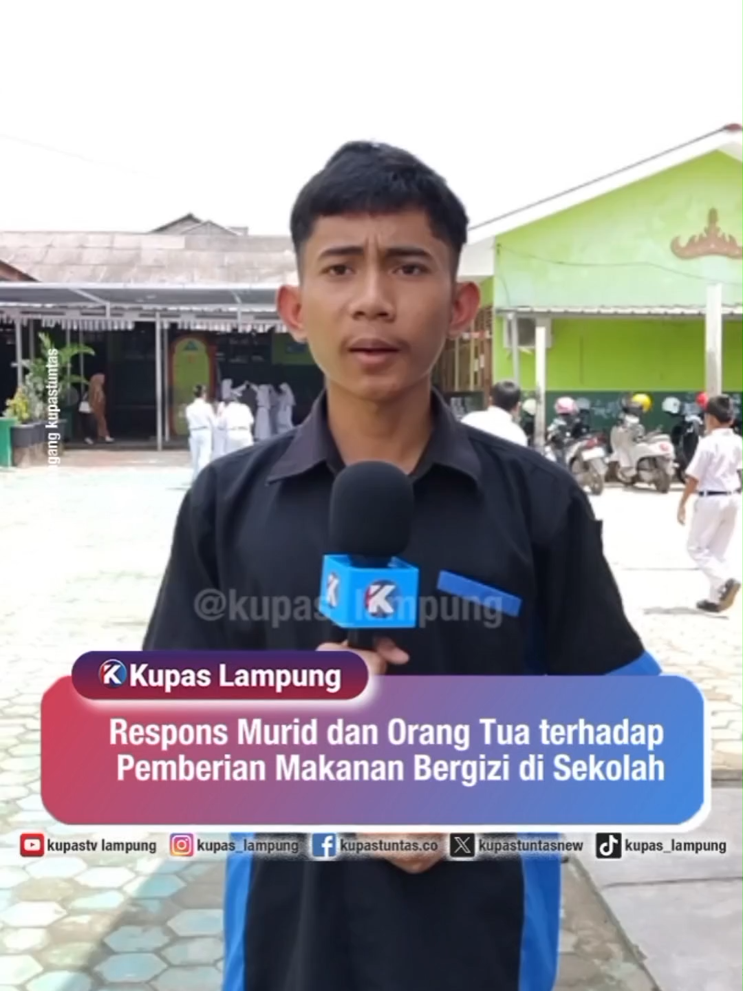 Respons Murid dan Orang Tua terhadap Pemberian Makanan Bergizi di Sekolah . . Program Makan Bergizi (MBG) hadir untuk mendukung kesehatan dan semangat belajar murid. Namun, penting dilihat apakah makanan siap saji yang dibagikan benar-benar sesuai dengan kebutuhan anak-anak serta memberi manfaat nyata bagi mereka dan keluarga. Liputan ini menghadirkan wawancara bersama siswa dan orang tua penerima MBG di SDN 1 Tanjung Senang. Kalau menurut Sobat Kupas, bagaimana pendapatmu? Report: Fiko Juliansyah Editor: Salma Aulia Videographer: Bunga Amelia #ProgramMakanBergizi #MBGuntukMurid #AnakSehatCerdas #SemangatBelajar #NutrisiAnak #SekolahSehat