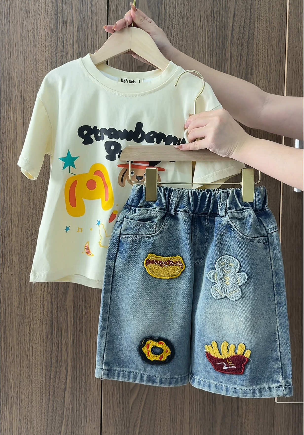 Set quần jean áo thun cho bé 
