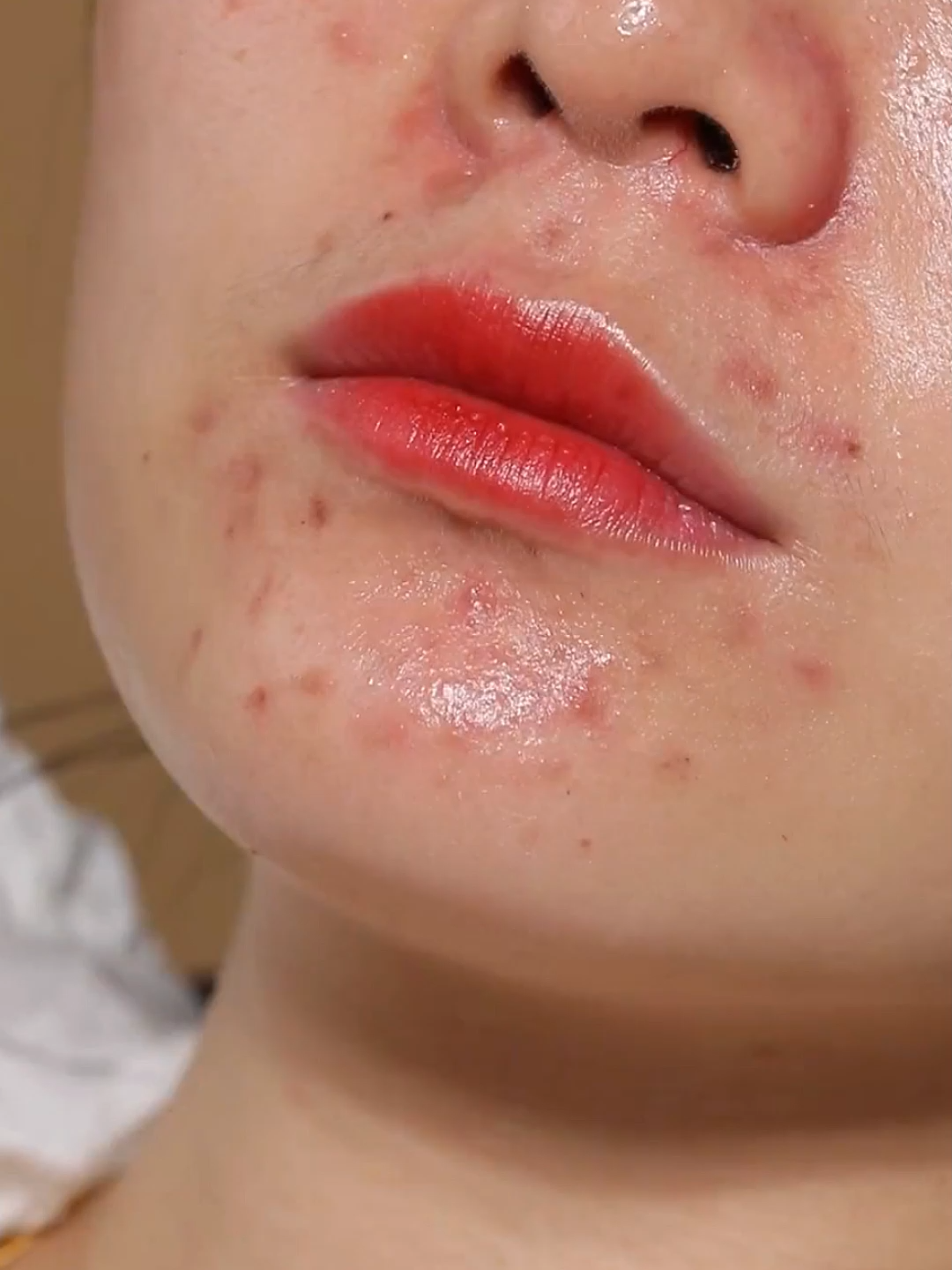 Chất kem mềm, dễ tán, không gây bí da. #skincare #makeup #MakeupChoNguoiMoi #kemnenkiemdau #kemnentrangdiem #kennenchekhuyetdiem #quyen