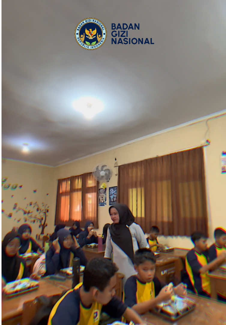 Hari ini kami memantau langsung pelaksanaan Program Makan Bergizi Gratis (MBG) di SMPN 2 Ciamis. Senyum siswa & semangat belajar mereka jadi bukti bahwa asupan bergizi itu penting! Semoga program ini terus berlanjut dan berdampak 💪  #sppgciamisciamispawindan #makanbergizigratis #mbg #smpn2ciamis #badangizinasional 