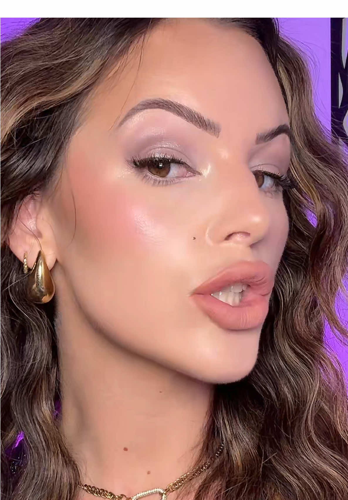 @Anastasia Beverly Hills I can’t thank you enough for existing 🤣🤣 #BeautyTok #blurringfoundation #makeuphacks #musthavemakeup #tiktokshopcreatorpicks 