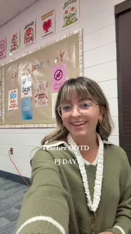 Happy Monday! #tiktokshopcreatorpicks #teacherootd #teacher #fallfashion #teachertok 