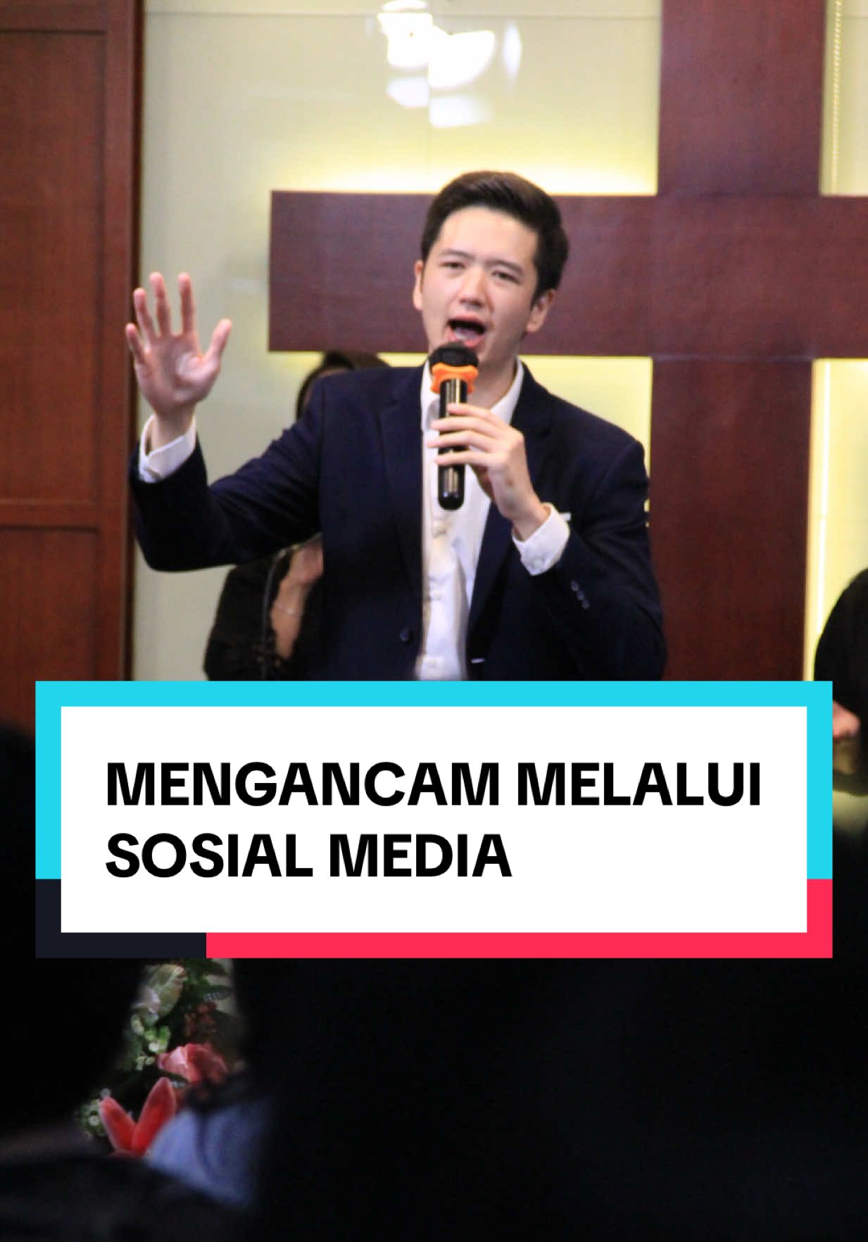 MENGANCAM MELALUI SOSIAL MEDIA