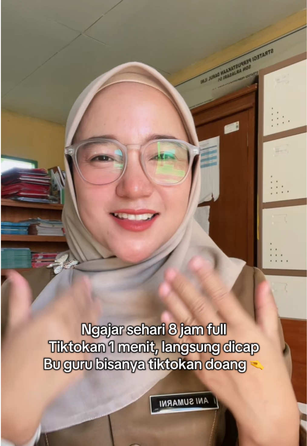 Bu guru juga butuh hiburan atuh, ini diwaktu istirahat dan waktu senggang ya  🫠 #gurumuda #gurusd #gurutiktok #gurukreatif #kontenguru 