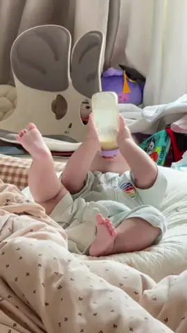 Ăn sữa thôi có cần phải cute vậy không  #viral #xuhuong #embe #cute 