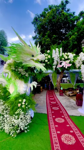 🐉🕊️ “Rồng xanh – Phụng trắng, hòa quyện cho ngày hạnh phúc vẹn tròn.#wedding #congcuoirongphung #tiemcuoithanggieng #cổngcướimiềntây #decorhoatuoi 
