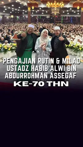 Alhamdulillah hari minggu kemarin Alma dan teman-teman Esbeye berkesempatan hadir pada acara milad ke-70 Big Bos tahun Habib Alwi bin abdurrohman assegaf di al busyro citayam. Pertama kali hadir dan disambut dengan hangat oleh keluarga besar zaadul muslim terutama oleh Habib Alwi yang ternyata sosok nya humoris dan baik sekali, semoga habib dan zaadul muslim selalu sehat dan penuh keberkahan 🤍  terimakasih Zaadul Muslim, awas ada kabel 😍🤍