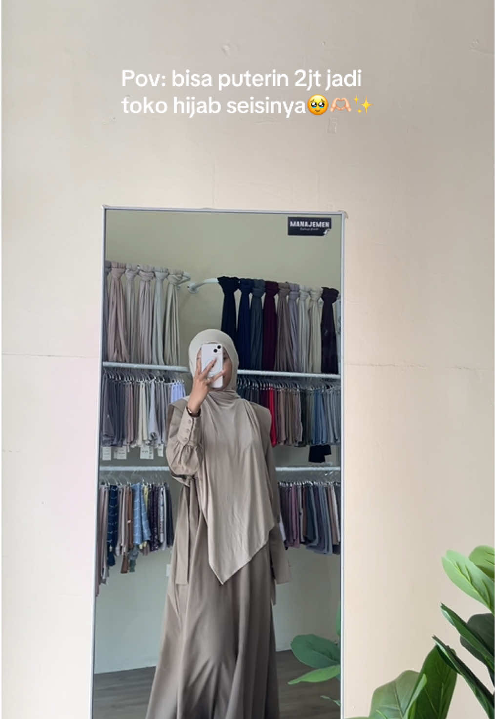 Tips Memulai Usaha untuk Pemula: 1. Mulai cari target pasar yang jelas 2. Lakukan riset produk yang memang dibutuhkan 3. Pilih produk dengan perputaran cepat 4. Jangan sekadar ikut-ikutan (FOMO), tapi bisnis harus konsisten dan berorientasi masa depan. 5. Lengkapi dengan doa & usaha ✨ Ingat, bisnis itu bukan soal instan, tapi proses. 🚀 #SmallBusiness #idebisnis 