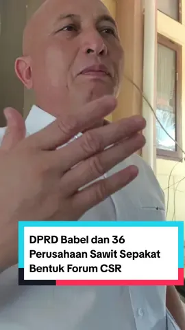Sebanyak 36 perusahaan kelapa sawit diundang DPRD Kepulauan Bangka Belitung (Babel) untuk membahas optimalisasi program Corporate Social Responsibility (CSR). Dari jumlah itu, hampir 80 persen perusahaan hadir, meski beberapa dari Belitung berhalangan karena jarak yang cukup jauh. “Alhamdulillah, dari 36 perusahaan yang kita undang, hampir 80 persen datang. Kita sepakat, kita nggak usah lagi bicara tentang masa lalu. Tapi next-nya ke depan gimana? Artinya kita berpikir bagaimana tahun 2026,” ujarnya usai Rapat Dengar Pendapat (RDP) bersama perusahaan kelapa sawit se-Babel di ruang Banmus, Senin (22/9/2025). Dalam forum itu, Didit mengungkapkan bahwa seluruh perusahaan sepakat membentuk Forum CSR Perusahaan Kelapa Sawit. Langkah ini diambil untuk memastikan penyaluran CSR tepat sasaran sesuai amanat Perda yang mengatur alokasi CSR sebesar 1–2 persen dari keuntungan bersih perusahaan setelah pajak. “Forum ini bukan untuk mengontrol, tapi agar CSR benar-benar tepat sasaran dan sesuai aturan. Artinya, mereka punya patokan jelas,” tegasnya. selengkapnya dapat dibaca di www.doorsto.id