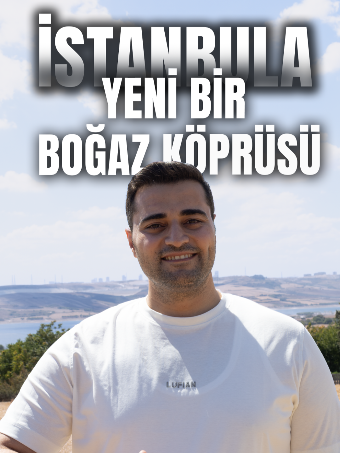 İstanbul’a yeni bir boğaz köprüsü yapıldığını biliyor musunuz? 🌉 Arkamda gördüğünüz Sazlıdere Köprüsü, Kanal İstanbul’un ilk köprüsü olma özelliğini taşıyor. Tam 1618 metre uzunluğunda, devasa bir proje… 👉 Bu köprü, Başakşehir–Nakkaş Otoyolu ile birlikte bölgeye bambaşka bir değer katıyor. Toplam 45 km’lik bu otoyol sayesinde, Hacımhaçlı ve Sazlıbosna’da inşa edilen 36 bin konutun sakinleri İstanbul’un merkezine çok daha kısa sürede ulaşacak. Fatih Sultan Mehmet Köprüsü’ne yaklaşık 30–35 dakikada varmak mümkün olacak. 🚀 Bölgedeki bu altyapı yatırımları, sadece ulaşım kolaylığı değil; aynı zamanda arsa ve konut yatırımlarının geleceğini de garanti altına alıyor. Bugün burada olmak, İstanbul’un yeni boğaz köprüsünü bugünden görmek demek. 💬 Sizce bu dev köprü ve otoyol, Yenişehir’in değerini nasıl değiştirecek? #SazlıdereKöprüsü #Kanalİstanbul #YeniBoğazKöprüsü #BaşakşehirNakkaşOtoyolu #Yenişehir #Arnavutköy #İstanbulYatırım #EmlakKonut #TOKİ #İstanbulEmlakMerkezi