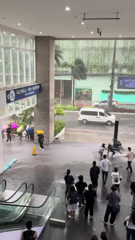 Earlier today at Cyberpark Tower 1 around 5:09 PM. Naulit na naman 🙁 #NandoPH #weather #quezoncity #cubao #metromanila #fyp #foryoupage 