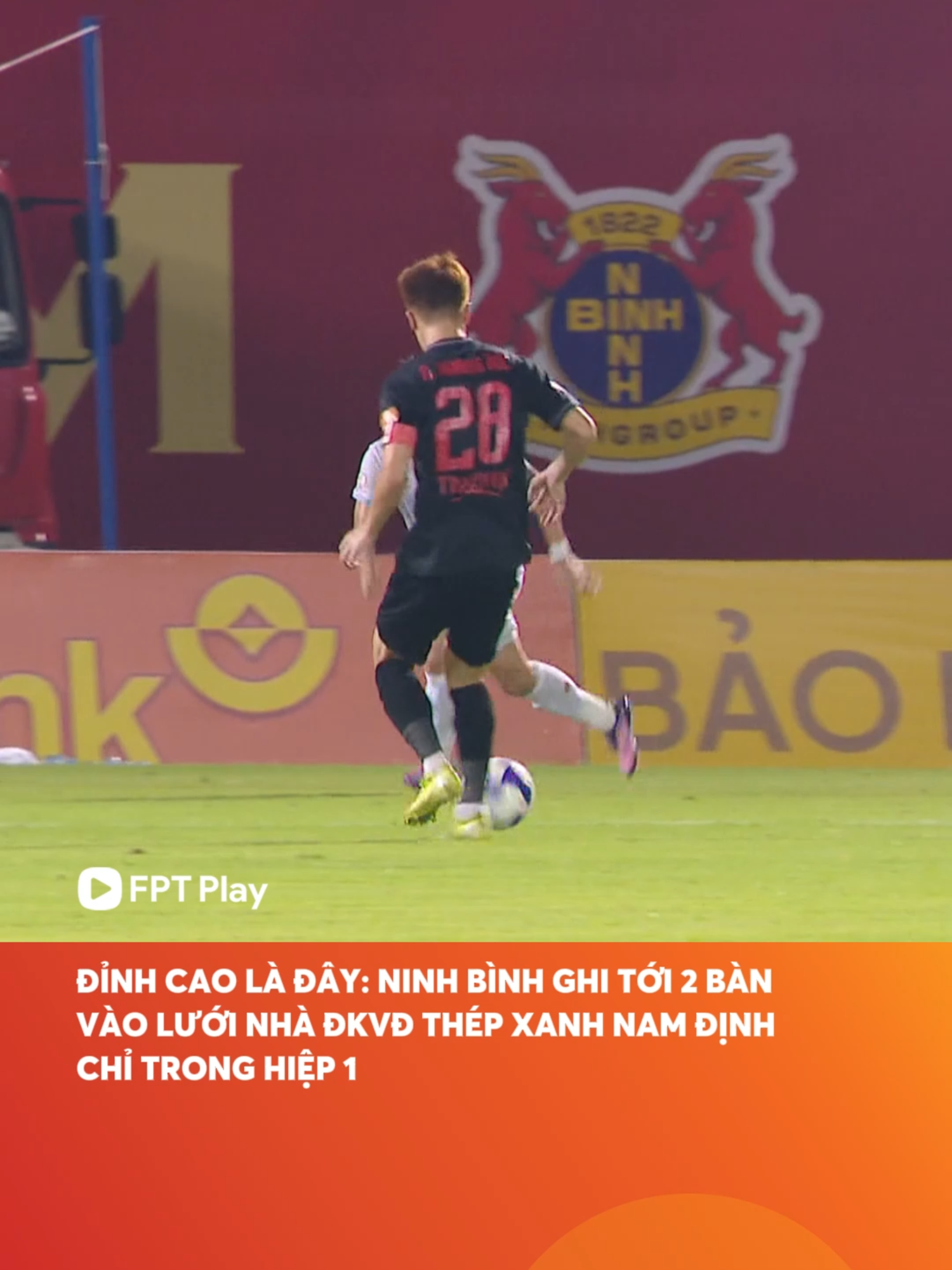 Hoàng Đức cùng Thanh Thịnh đã đưa Ninh Bình dẫn 2-0 ngay trong hiệp 1 trước nhà ĐKVĐ Thép Xanh Nam Định #FPTPlay #VLeague #VL1 #LPBank #LPB #SportsOnTikTok #fptbongda