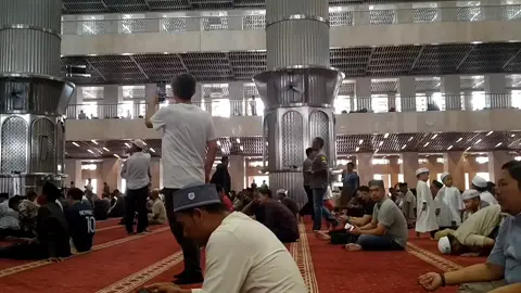 Suasana sejuk di dalam Masjid Istiqlal Jakarta, setelah solat jumat. #salat #adem #sejuk #masjid #islam #istiqlal #jakarta 