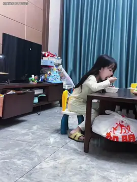 一天不挨揍都不习惯😂😂😂#萌娃#可爱#无忧无虑的年纪真好#吃饭了吗#万万没想到 