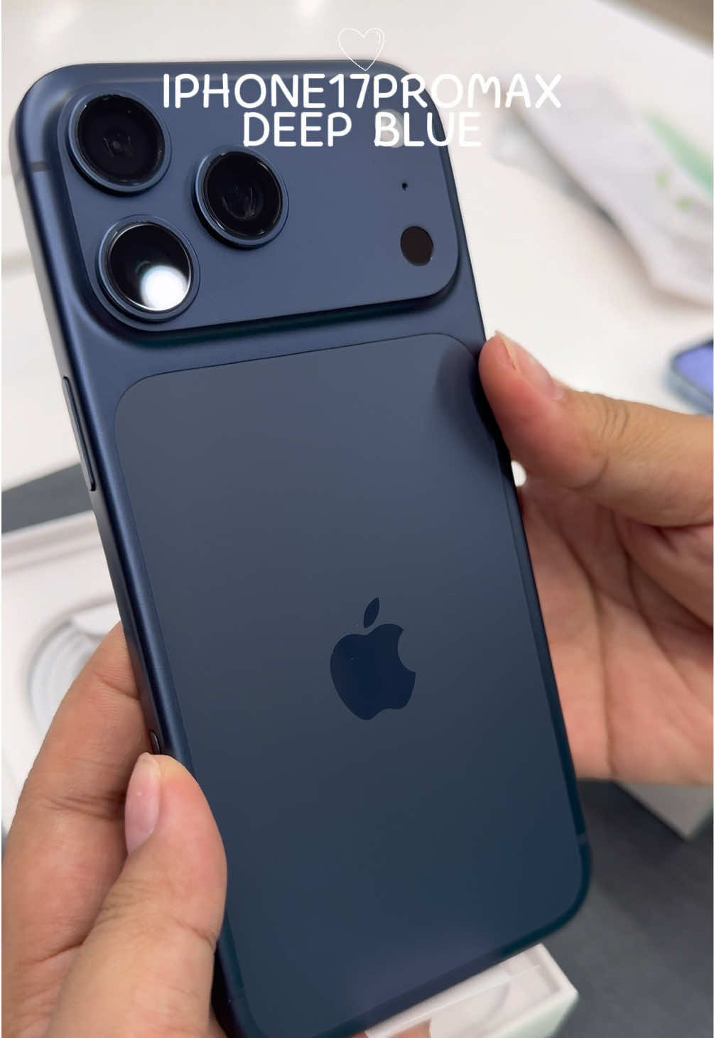 สีนี้ก็สวยน๊าาาาาาาาเเกร กรี้ด🥰 #iphone17 #เธรด #บัตรประชาชนใบเดียวก็ผ่อนได้ #เทรนด์วันนี้tiktok #เปิดการมองเห็น 