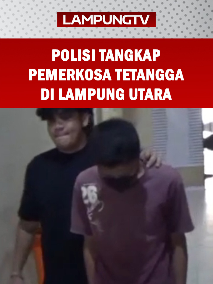 KOTABUMI (22/9/2025) – Satreskrim Polres Lampung Utara menangkap seorang terduga pelaku kekerasan seksual terhadap tetangga di gubuk perkebunan karet Kotabumi Selatan, Senin 15 September 2025. Penangkapan pelaku berinisial HA berdasarkan laporan keluarga korban kekerasan seksual. Remaja 17 tahun itu terkejut begitu melihat kedatangan polisi. Ia tidak berkutik digelandang dari tempat persembunyiannya. HA diduga melakukan kekerasan seksual saat korban berjalan seorang diri. Awalnya berpura-pura mengajak korban menemui orangtuanya tetapi tiba-tiba membekap dari belakang. Pelaku menyeret korban ke semak-semak dan melampiaskan nafsu bejatnya. Kanit PPA Polres Lampung Utara Ipda Darwis, Senin 22 September 2025, mengatakan tersangka sempat melarikan diri setelah mengetahui korban lapor polisi. Pengejaran petugas menemukan pelaku bersembunyi di perkebunan karet. Pemeriksaan HA mengakui perbuatannya karena khilaf. Tersangka dijerat Pasal 81 dan 82 dengan ancaman hukuman minimal tiga tahun dan maksimal 15 tahun. @lampungtelevisi.com
