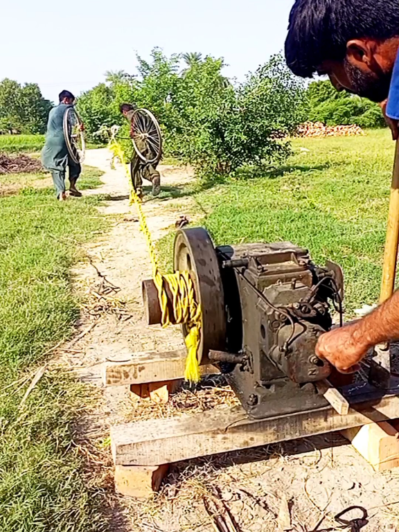 Dangerous video diesel engine with two people #viralvideo #shortsviral #viralshorts #foryou #dieselengine 