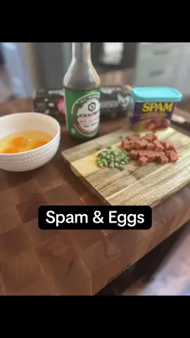 Spam + eggs = comfort food 🌺🍳 I learned this 5-ingredient classic (Spam, peas, rice, soy sauce, eggs) when I lived in Guam 🇬🇺 And yes… I have a lid for my Spam can @Hormel Foods 😂 #spam #easymeal #eggs 