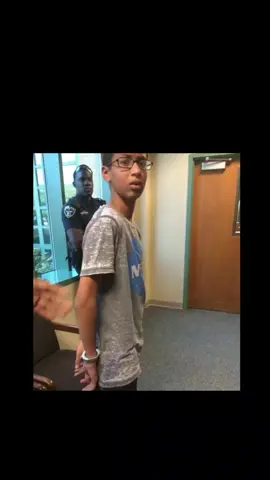 الطفل المخترع احمد السوداني، اعتقلته الشرطة الأمريكية ♥️