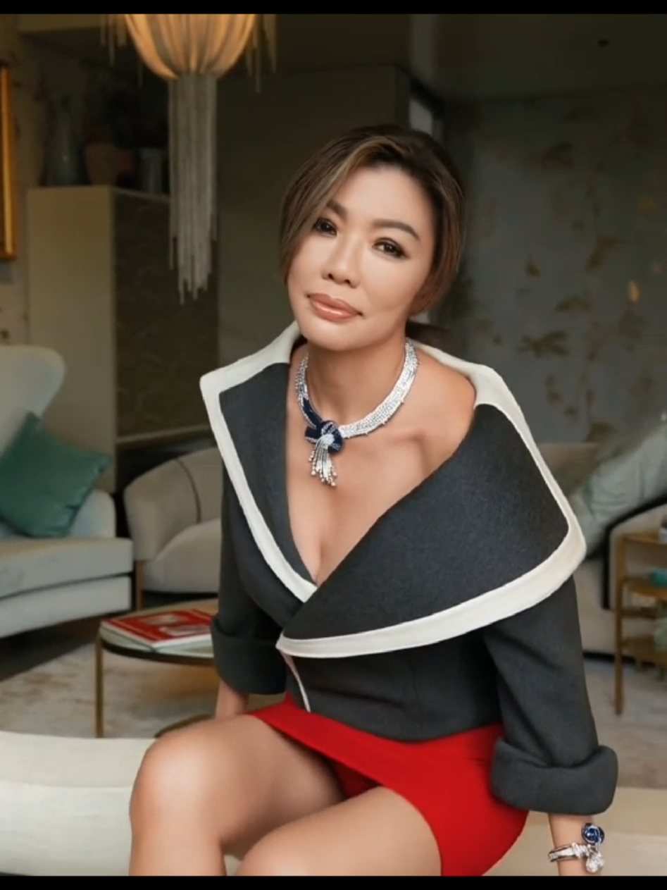 Lady in short red skirt sits down #sggirl #sggirls #officegirls #tiktokgirls #matureladies 