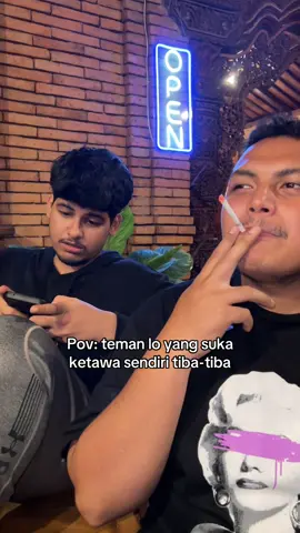 Otaknya lagi bercanda