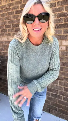 Such a good top! #fallfashion #fallclothes #outfitoftheday #tiktokshop#fy 