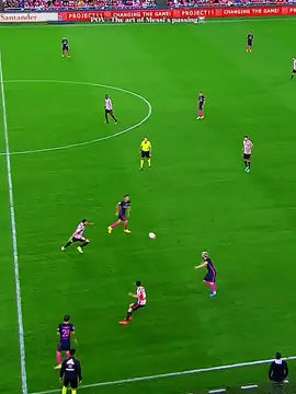 The art of Messi’s passing☠️ #football #Soccer #lionelmessi #messi #messi10 