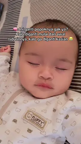 Drama ganti popok kalau Si Kecil udah tidur😭😂 #baby #bayi #anak #bayilucu #bayigemes 