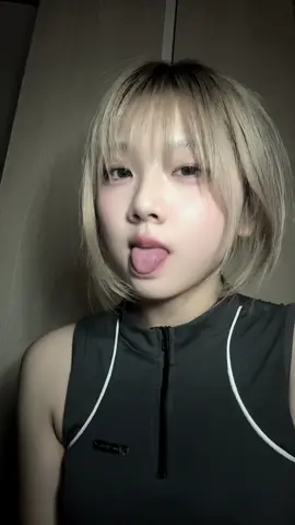 얘들아 나 혓바닥 아래가 왜 하얗지?? 이거 뭔 병임? 원래 이럼? #혀 #질병 