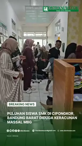 Puluhan siswa SMK Pembangunan Bandung Barat, di Kecamatan Cipongkor, Kabupaten Bandung Barat (KBB), Jawa Barat, mengalami keracunan massal setelah mengkonsumsi Makan Bergizi Gratis (MBG) di sekolahnya, Pada senin, 22 September 2025 para siswa mengeluhkan gangguan pencernaan, hingga sesak nafas. Melihat gejala tersebut seketika siswa-siswa itu dilarikan ke pusat kesehatan terdekat untuk mendapatkan perawatan medis.  #distriknews #mbg #keracunan #bandungbarat #fyp 