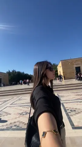 Herkes kölndeki katedrale kitlenirken bizim Atamızın huzurunda min kitleniş.🖤 🇹🇷♥️ . . . #keşfetteyizzz #atam #atatürk #anıtkabir 
