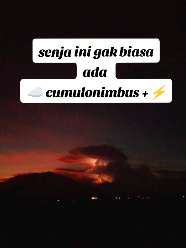Senja ini tidak biasa !!! gunung Guntur ditemani awan cumulonimbus+petir #cumulonimbus #semesta  #sky #sunset #lightning 