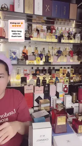 Narciso Poudrée có mùi hương hoa cỏ trái cây nhẹ nhàng, không ngọt gắt, rất phù hợp cho các nàng thơ đó nha!