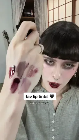 my favorite kbeauty lippies!! (on cool olive skin~) 🖤 #kbeauty #vampylips #gothmakeup #laka #liptint 