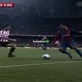 O nível de futebol do Ronaldinho era muito acima ⚽🇧🇷 #ronaldinho #ronaldinhogaucho #ronaldinho10 #fyp 