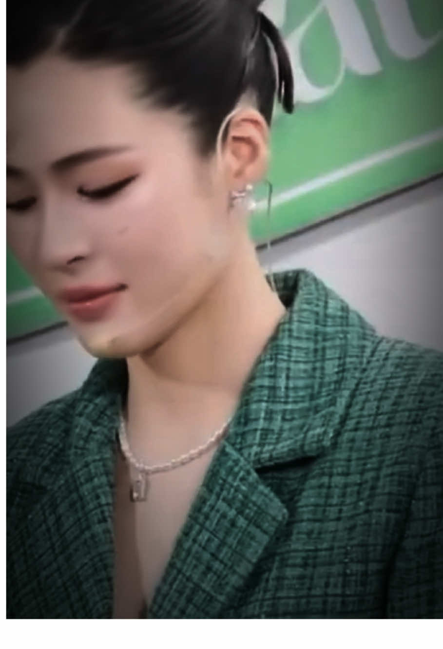 Những lúc bệnh như thế này liệu mấy ai để ý??? Nhưng chỉ cần mắc một sai sót nhỏ thôi cũng đủ cho dư luận đẩy theo hướng khác rồi🙏 #lingorm #linglingkwong  #lingorm_vnofc @Lingling Kwong  