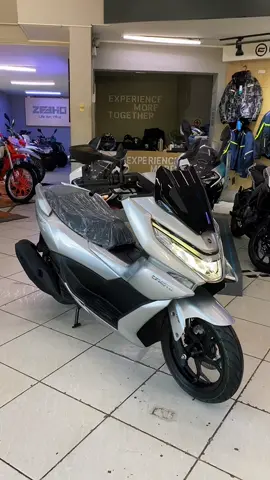 Un scooter dinámico, elegante y compacto que ofrece una excelente eficiencia de combustible, características avanzadas y un viaje cómodo, perfecto para desplazamientos urbanos y escapadas de fin de semana. Cotízala ahora ⁨965 379 545⁩ Ubícanos en Av. gullman 494 - PIURA  ##sc150#CFMOTOPERU#cfmotodays#Piura